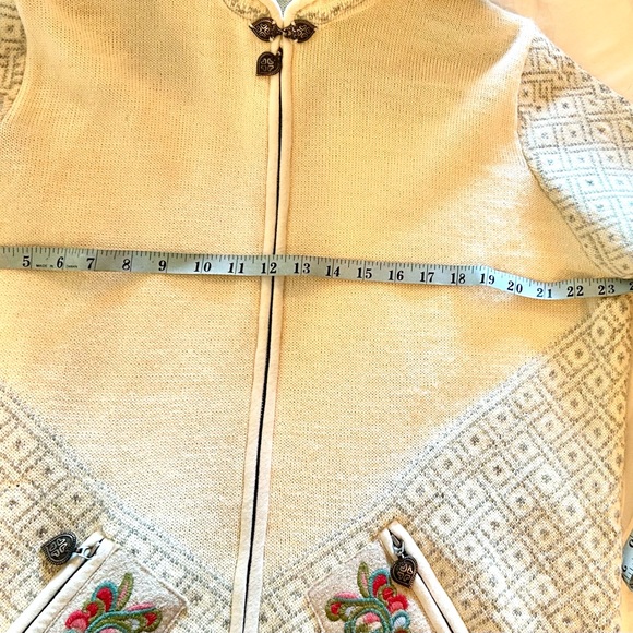 Dale Of Norway  Women's Cardigan with Removable Fox Trimmed Hood - Picture 10 of 10